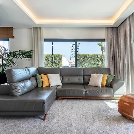 Villa Stylish Algarve Retreat- Priv Pool & Nearby