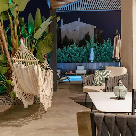 Stylish Algarve Retreat- Priv. Pool & Nearby *