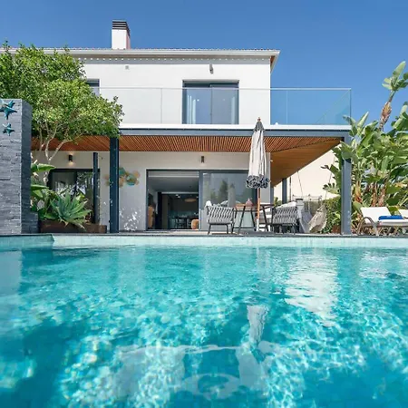 Villa Stylish Algarve Retreat- Priv. Pool & Nearby Quarteira