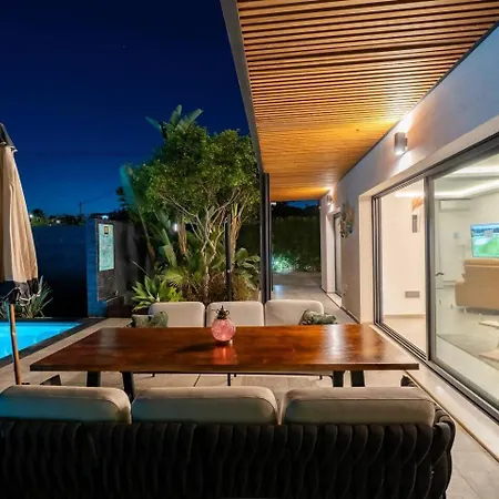 Stylish Algarve Retreat- Priv. Pool & Nearby Quarteira