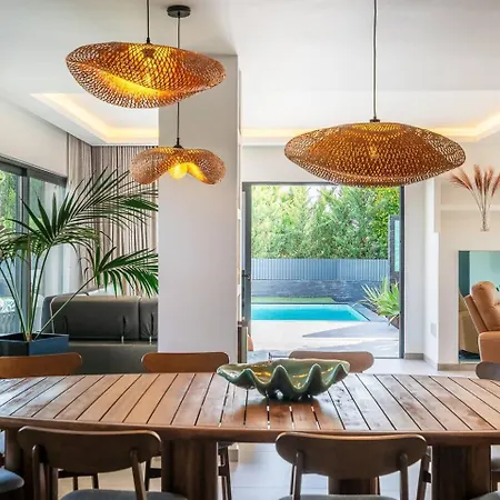 Stylish Algarve Retreat- Priv. Pool & Nearby Villa