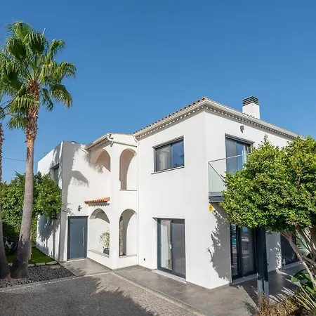 Stylish Algarve Retreat- Priv. Pool & Nearby Villa Quarteira