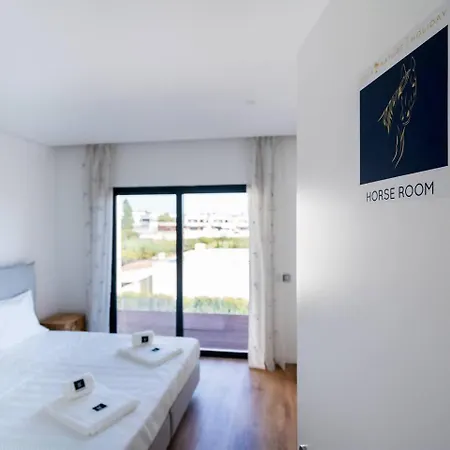 Stylish Algarve Retreat- Priv. Pool & Nearby Villa *