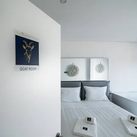 Stylish Algarve Retreat- Priv. Pool & Nearby Quarteira