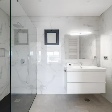 Stylish Algarve Retreat- Priv. Pool & Nearby Quarteira