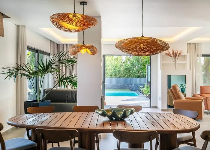 Stylish Algarve Retreat- Priv. Pool & Nearby 빌라