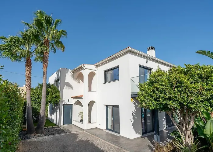 Stylish Algarve Retreat- Priv. Pool & Nearby 빌라 쿼테이라