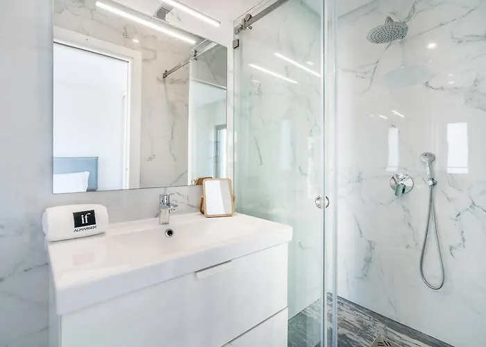 Stylish Algarve Retreat- Priv. Pool & Nearby