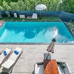 Villa Stylish Algarve Retreat- Priv. Pool & Nearby