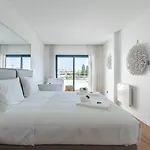 Villa Stylish Algarve Retreat- Priv. Pool & Nearby