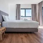 Stylish Algarve Retreat- Priv. Pool & Nearby Villa *