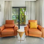 Villa Stylish Algarve Retreat- Priv. Pool & Nearby