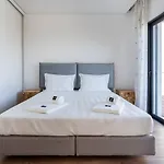 Villa Stylish Algarve Retreat- Priv. Pool & Nearby