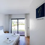 Stylish Algarve Retreat- Priv. Pool & Nearby Villa *