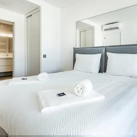 Stylish Algarve Retreat- Priv. Pool & Nearby וילה *